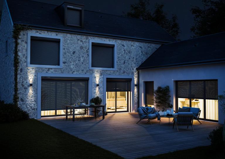 Volets roulants à Dunkerque, Saint-Omer et Calais : comment mieux protéger votre maison du chaud et du froid ?